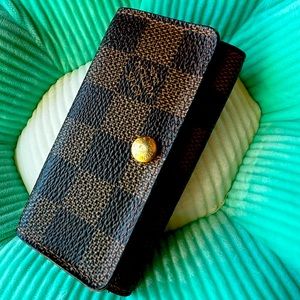 Louis Vuitton 4 Key Keyholder Damier Ebene